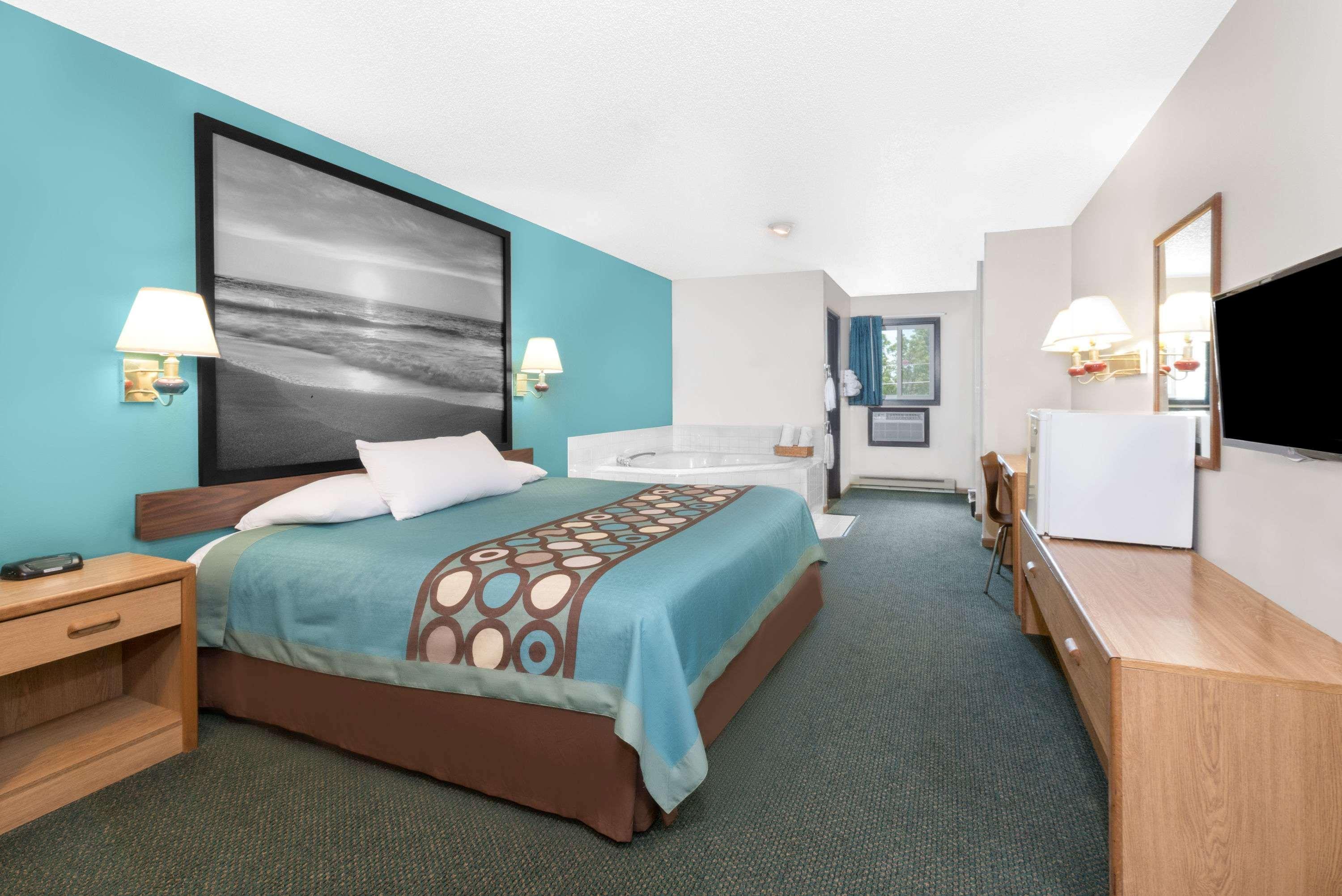 Super 8 By Wyndham Huron Exterior photo