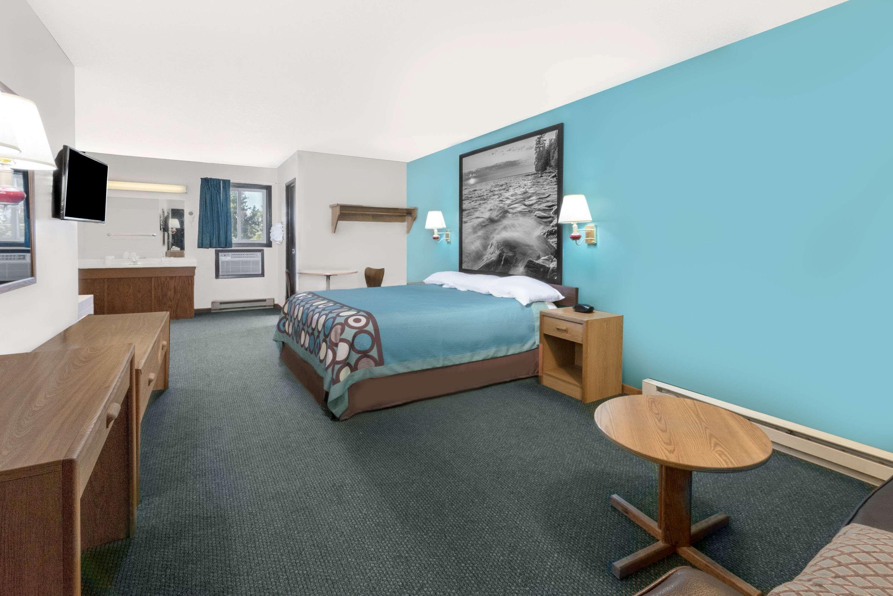 Super 8 By Wyndham Huron Exterior photo