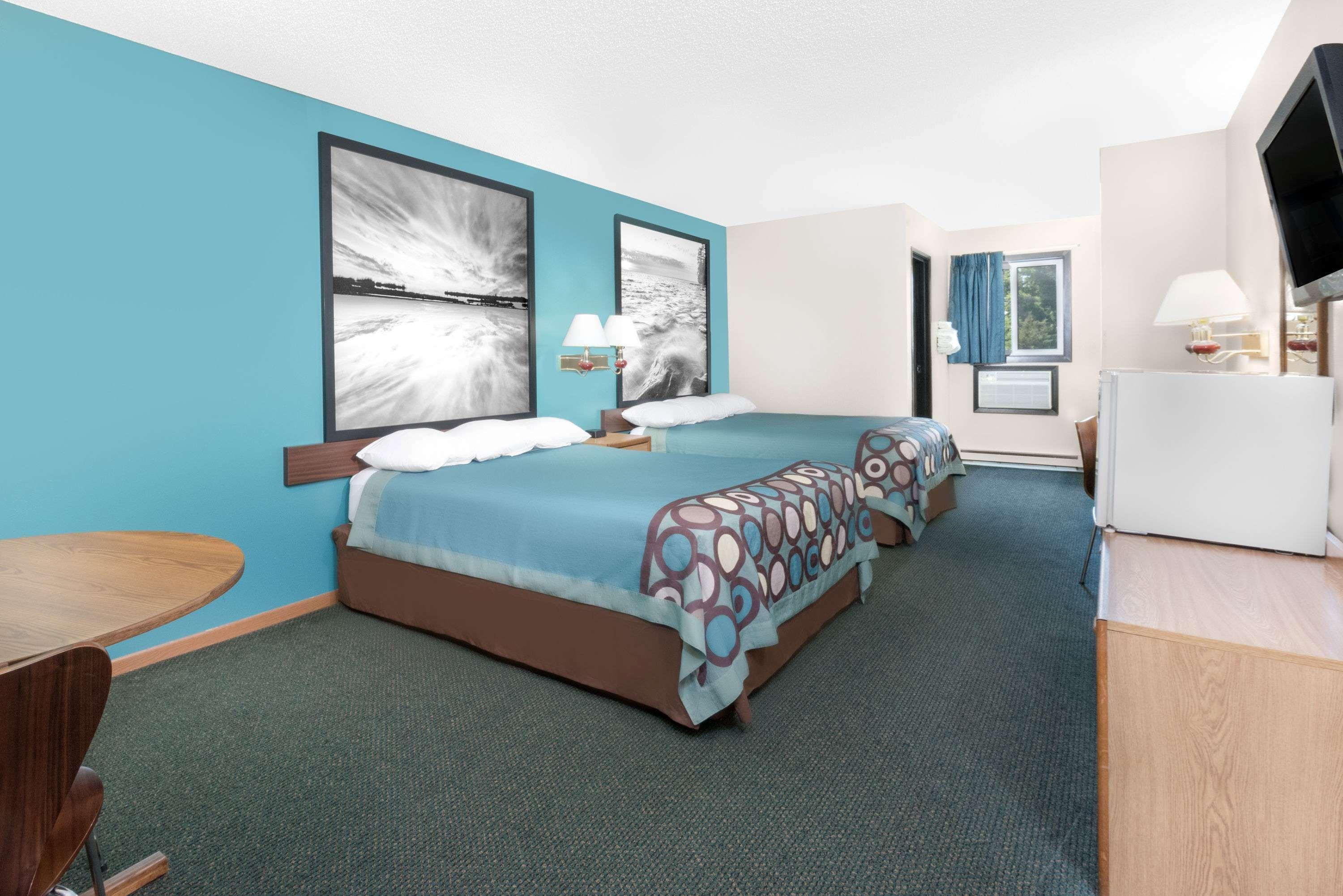 Super 8 By Wyndham Huron Exterior photo