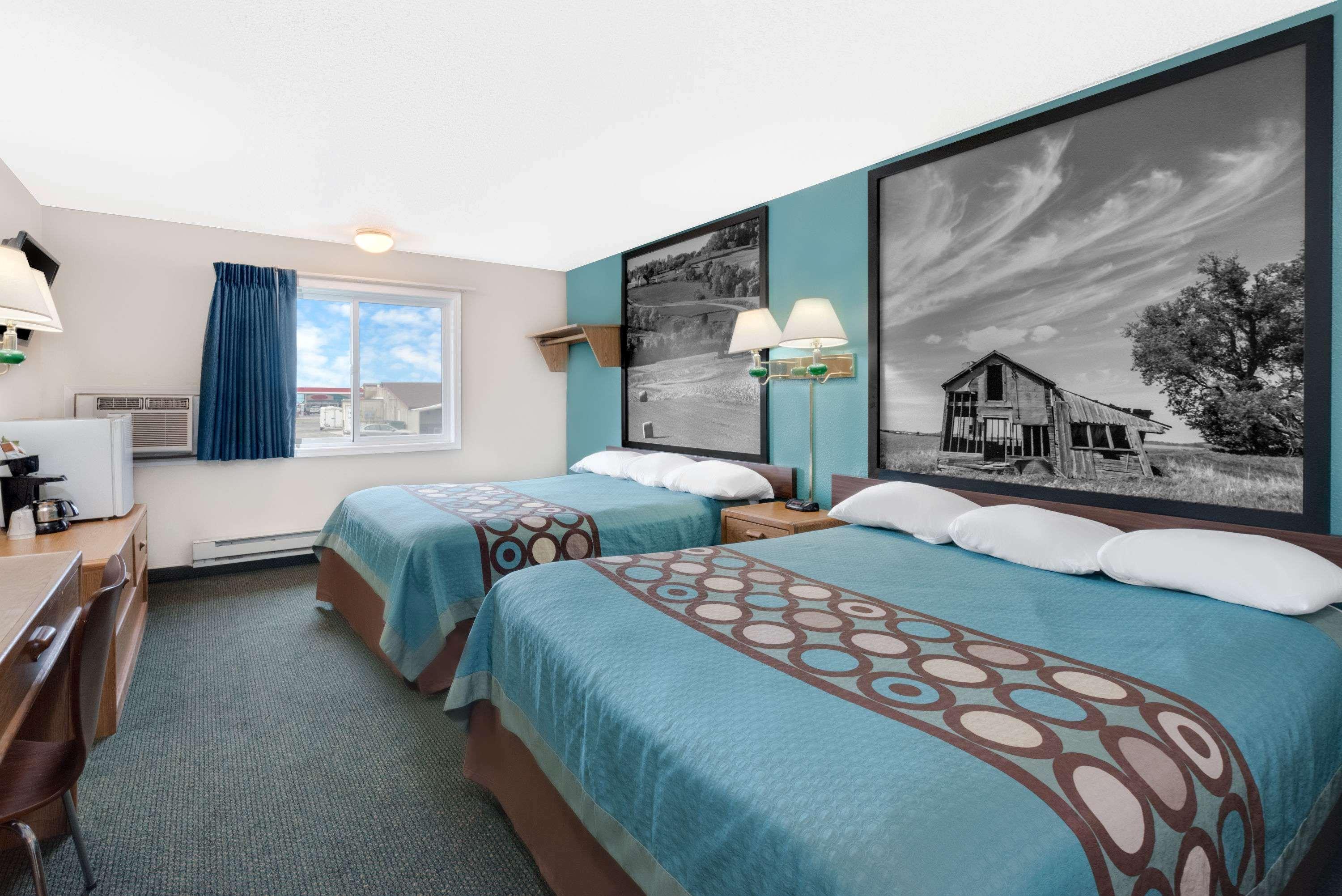 Super 8 By Wyndham Huron Exterior photo